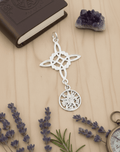 Colgante de Doble Protección: Nudo de Bruja y Tetragramatón
